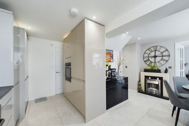 2, Bullbrook Drive, Bracknell photo 4