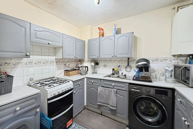 59, Morecambe Close, Stevenage photo 2