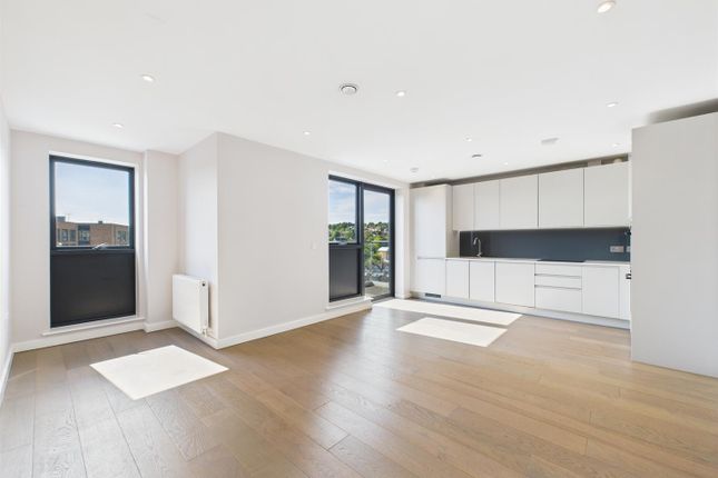 Flat 15, Wynne House, 10, Leaden Hill, Coulsdon photo 2