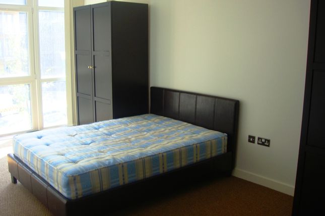 Flat 3, Lockwood House Harry Zeital Way, London photo 3