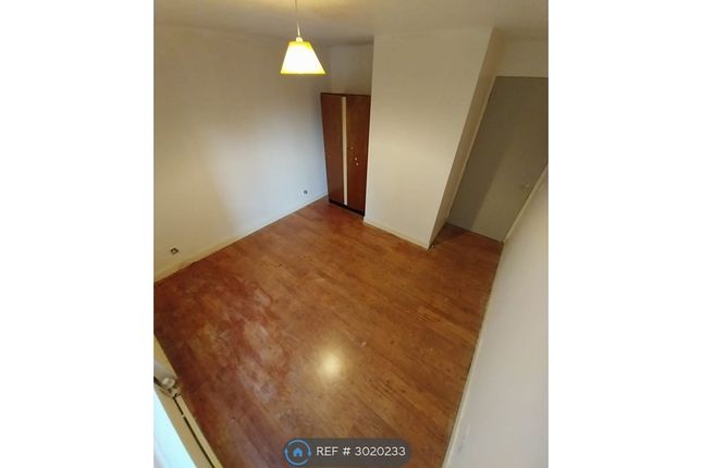 Merrydale Square, Northampton photo 3