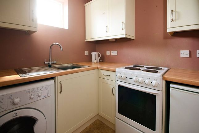 Flat to rent in Josephs Road, Guildford GU1, Guildford,