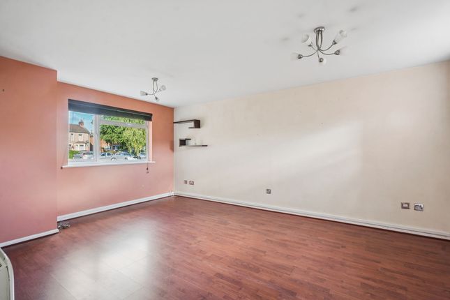 64 Southwold Road, Watford photo 2