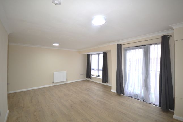 Flat 66 Creswell House, Hirst Crescent, Wembley photo 4