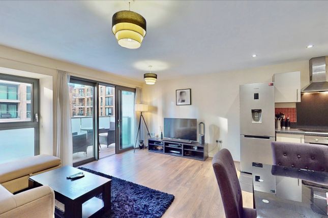 Flat for sale in Surrey Quays Rd, London