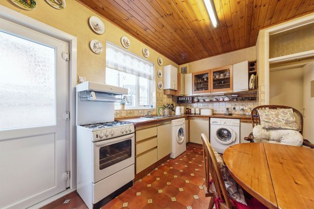 Terraced house for sale in Beacon Hill Road, Newark