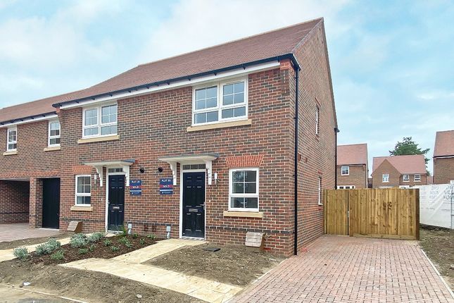 2-bed house on 20, Blackburne Way, Farnham, £1,040/mo