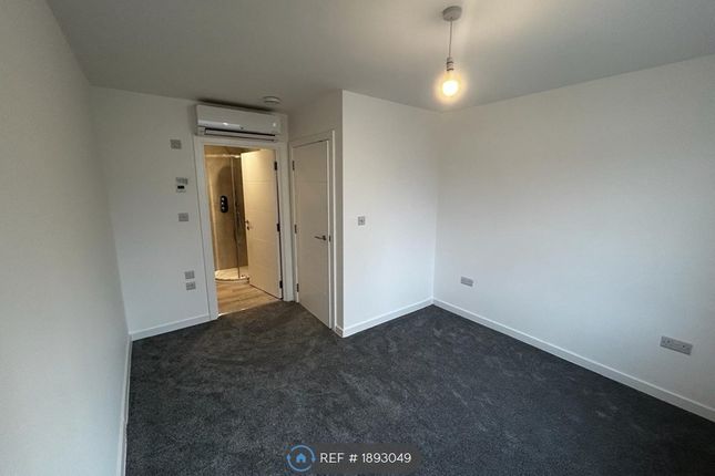 Flat to rent in Ramster House, London