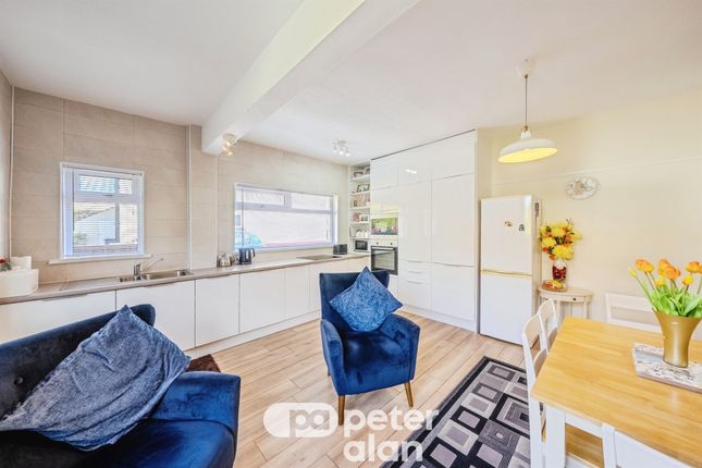 Elsmore, 41, Usk Road, Pontypool photo 4