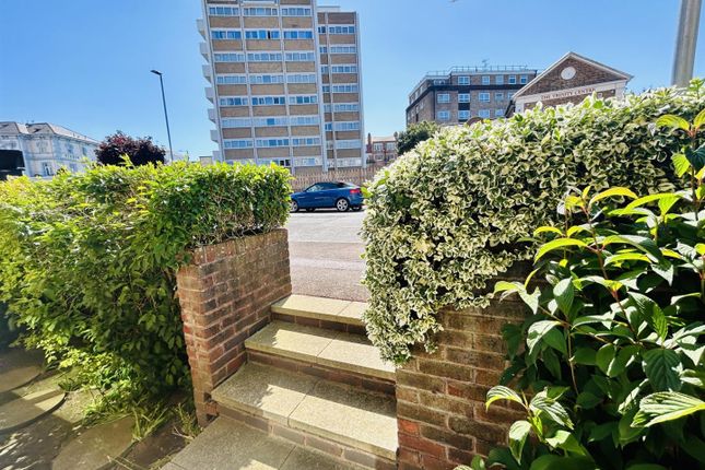 Flat 6 Andwell Court, Trinity Place, Eastbourne photo 3