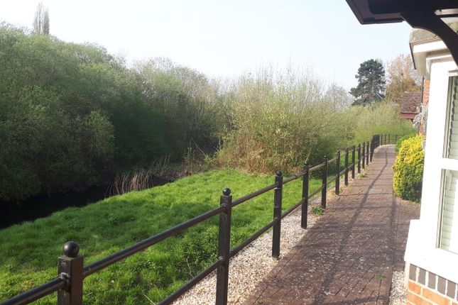 11, Honeymans Gardens, Droitwich photo 4