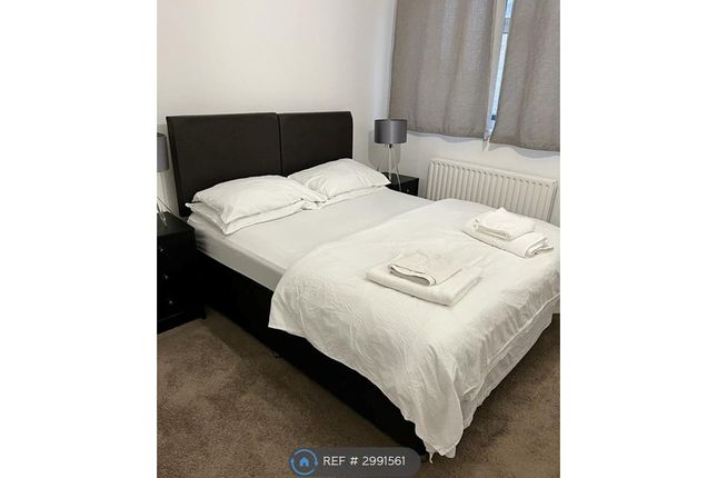 Flat, Mitcham House Crawford Estate, London photo 2