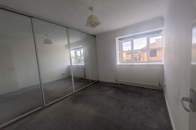 26 Chadview Court , Chadwell Heath Lane, Chadwell Heath, Essex photo 4