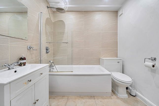 Flat A, 3, Dartmouth Terrace, London photo 4