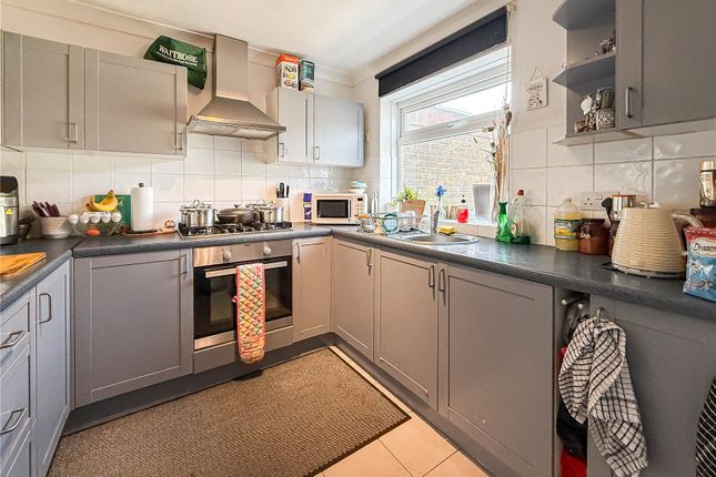 3, Bridle Close, Surrey photo 3