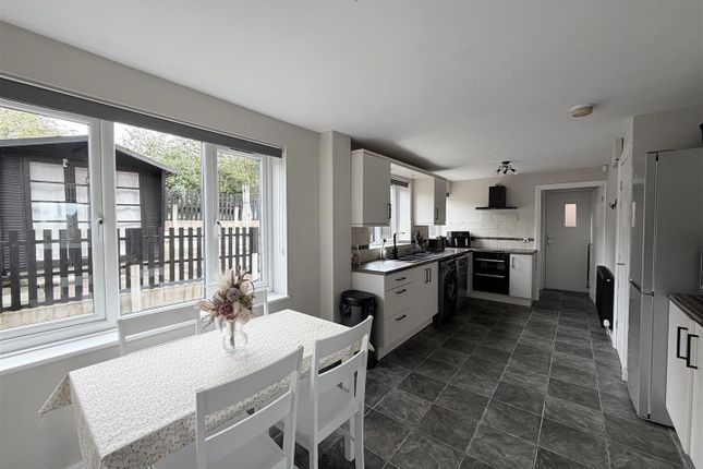 6, Ladysmith Drive, Ashton-Under-Lyne photo 4
