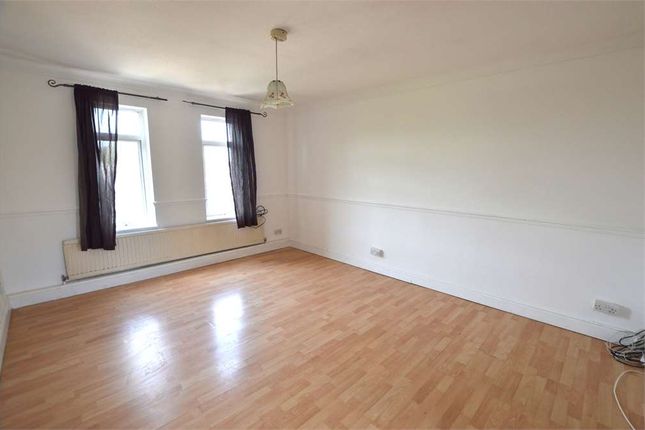 Flat to rent in Glimpsing Green, Erith