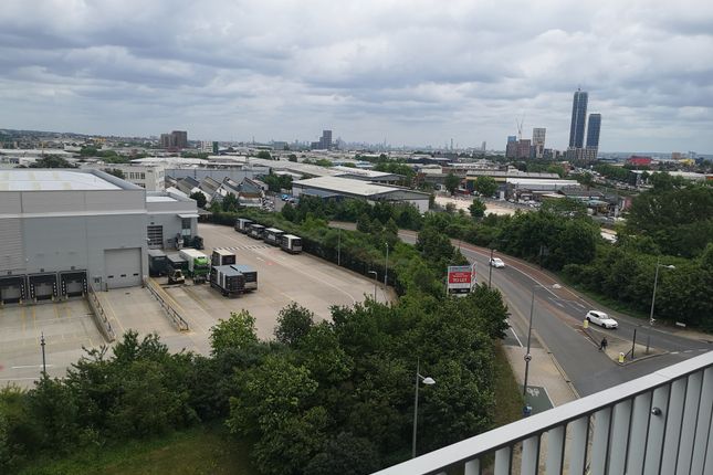 Baronet House, 9 Lakeside Drive, London photo 4