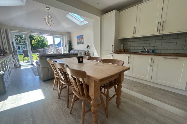37, Third Avenue, Havant photo 4
