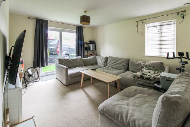 8, Collingwood, Farnborough photo 2