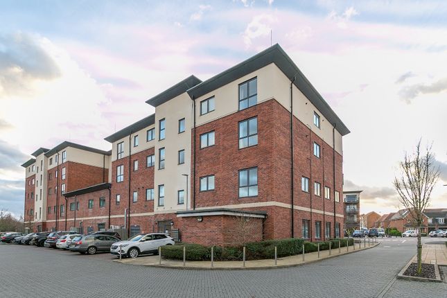 Thumbnail Flat for sale in Cunningham Way, Leavesden, Watford, Hertfordshire
