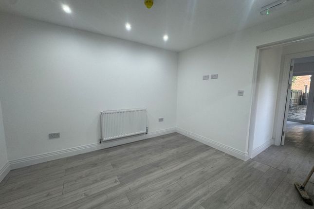 92 Maple Close, Hayes photo 5
