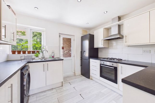 21, Lye Copse Avenue, Farnborough photo 3