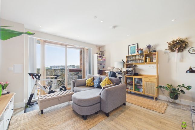 Flat 39, Starling Court, 1 Nest Way, London photo 4