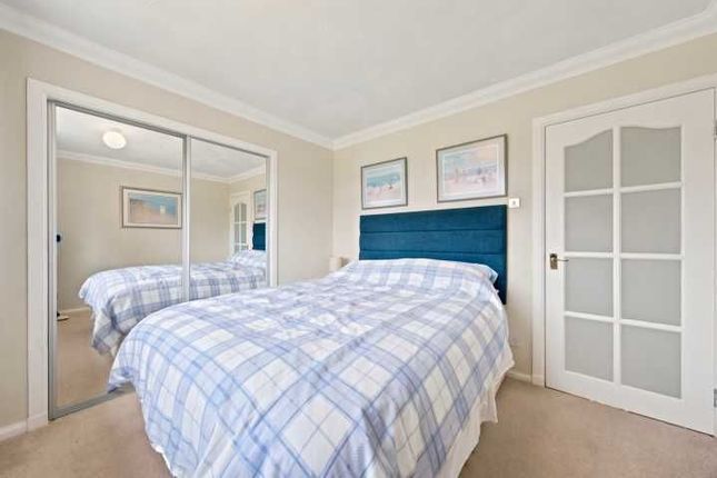 18 Strathord Place, Glasgow photo 4