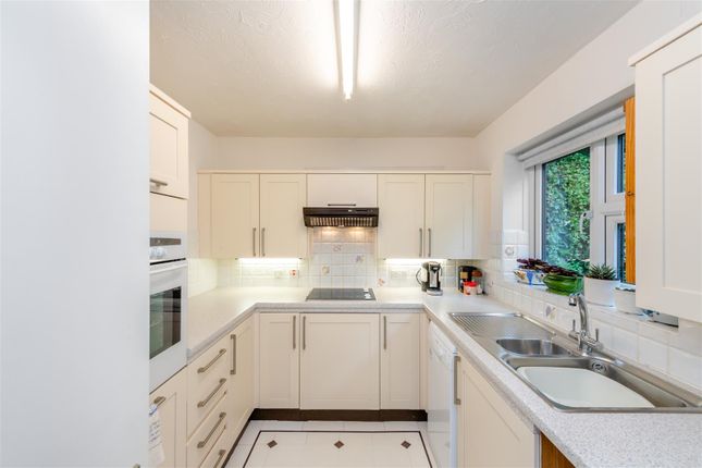 23, Turneys Orchard, Chorleywood photo 4