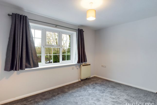 Flat to rent in Guessens Court, Welwyn Garden City