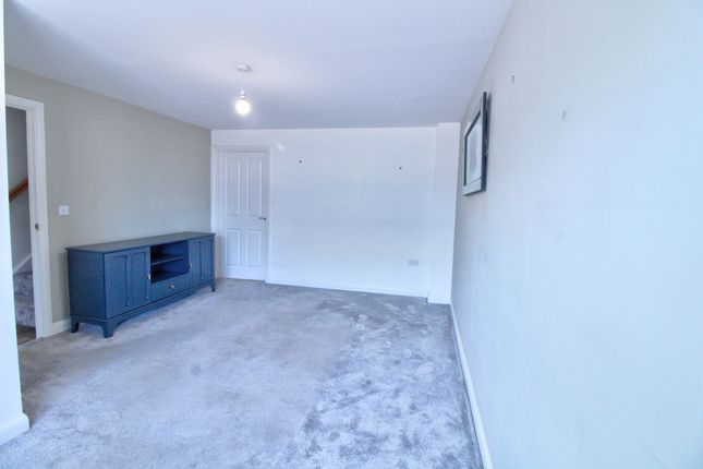 2, Alba Avenue, Cwmbran photo 2