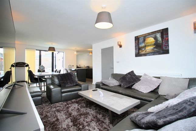 11, Sunningdale Road, Denton photo 4