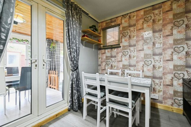 37, Totland Road, Gosport photo 3