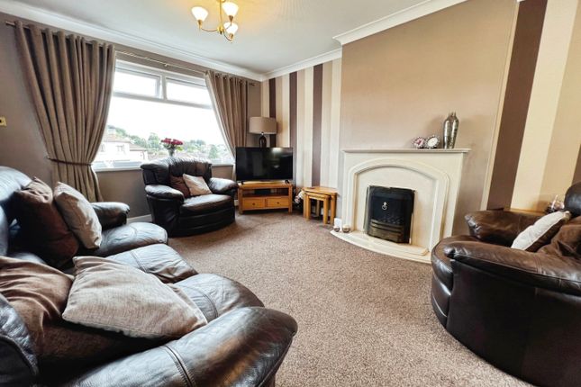 43, Grove House Crescent, Bradford photo 3