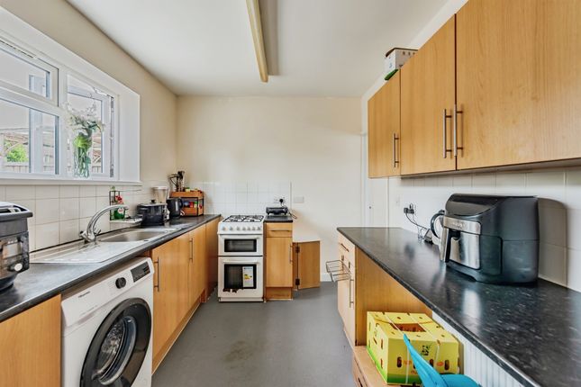 105, Taynton Drive, Redhill photo 4