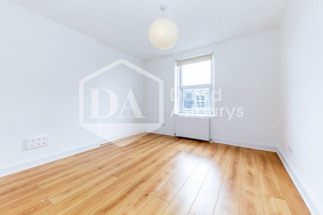Flat to rent in Tottenham Lane, Crouch End, London