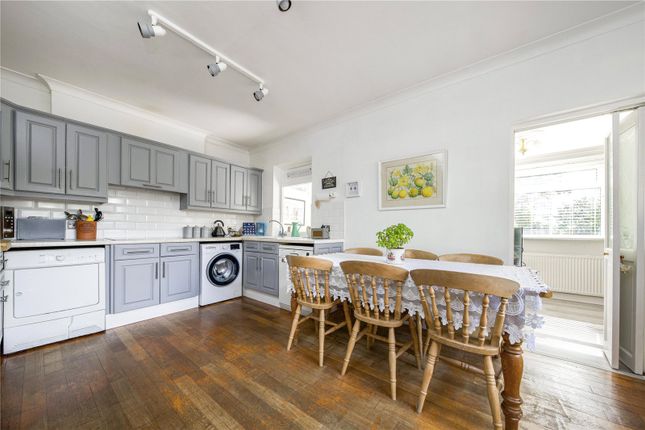 125, Glebe Gardens, New Malden photo 3