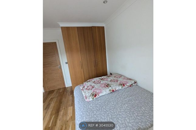 Flat A, Bounds Green photo 3