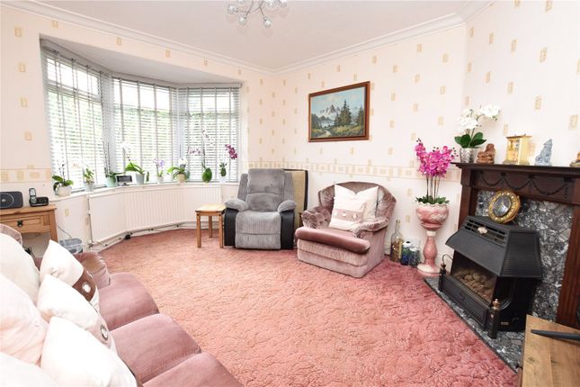 28, Willow Crescent, West Yorkshire photo 2