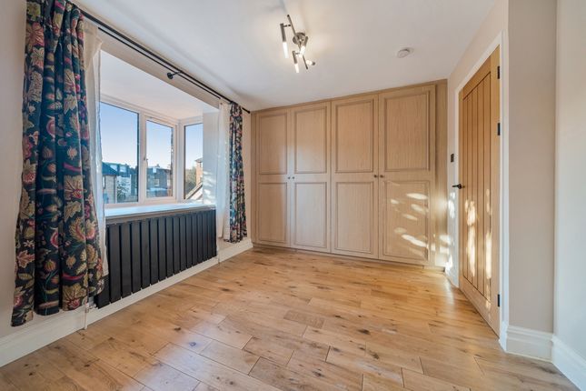 49, Bowman Mews, London photo 2
