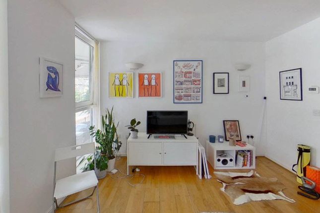 Flat for sale in Richmond Road, Hackney, London