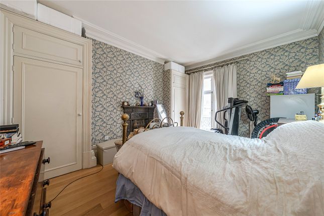 Flat for sale in Carlisle Place, London