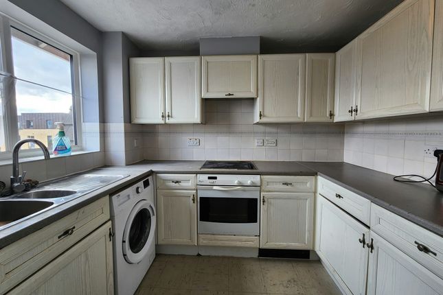 Richens Close, Hounslow photo 3