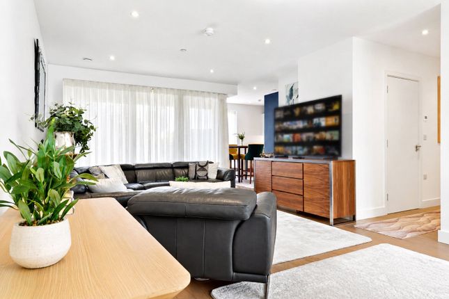 Flat 205, Humphrey House, 5, Warman Walk, London photo 4