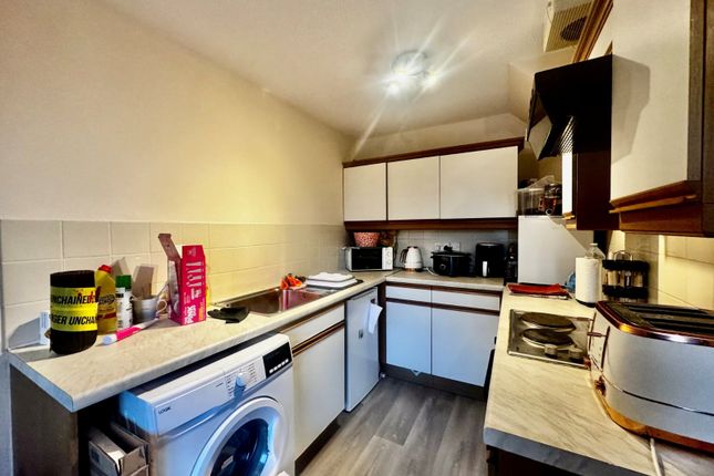 17, Peter James Court, Staffordshire photo 2
