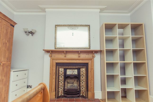 10, Leas Road, Surrey photo 5
