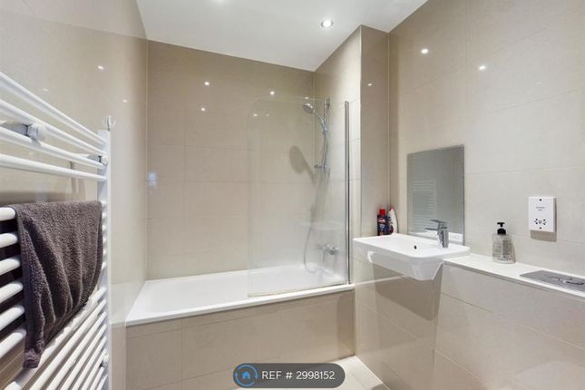 2-bed flat on Flat, The Boulevard, Crawley, £1,550/mo
