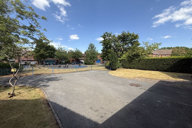11, Regency Gardens, Cheadle Hulme, Cheadle photo 5
