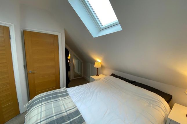 Flat 4, Burgh Side, Banstead photo 4